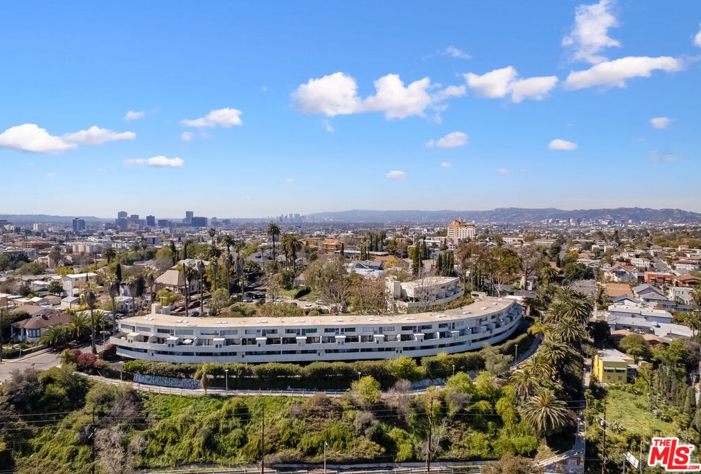 1701 Clinton St, Los Angeles CA  90026-4166 exterior