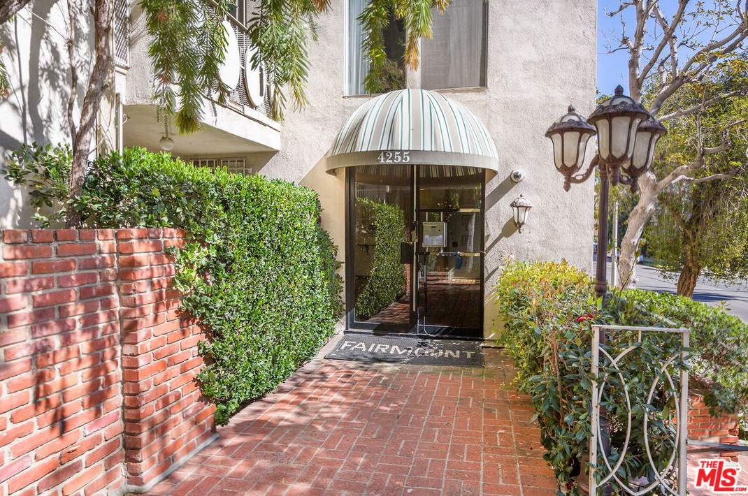 4255 5th St, Los Angeles CA  90020-4152 exterior