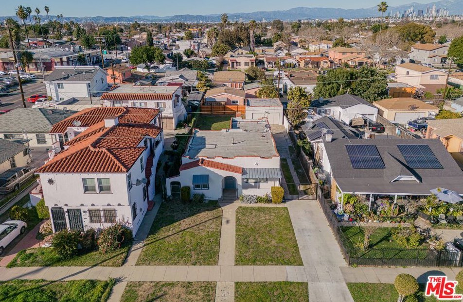 1347 62nd St, Los Angeles CA  90001-1229 exterior