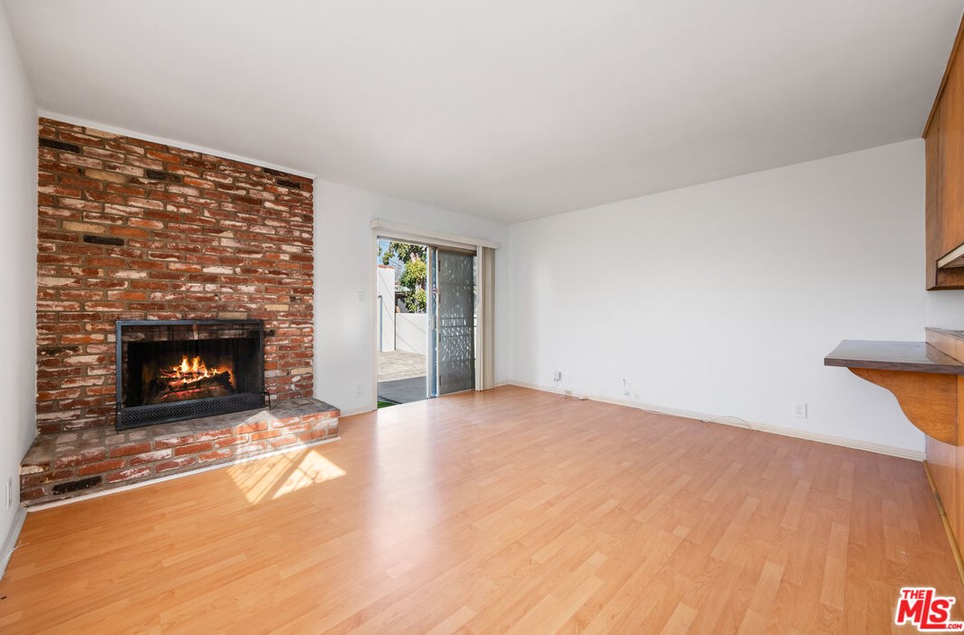 1347 62nd St, Los Angeles CA  90001-1229 exterior