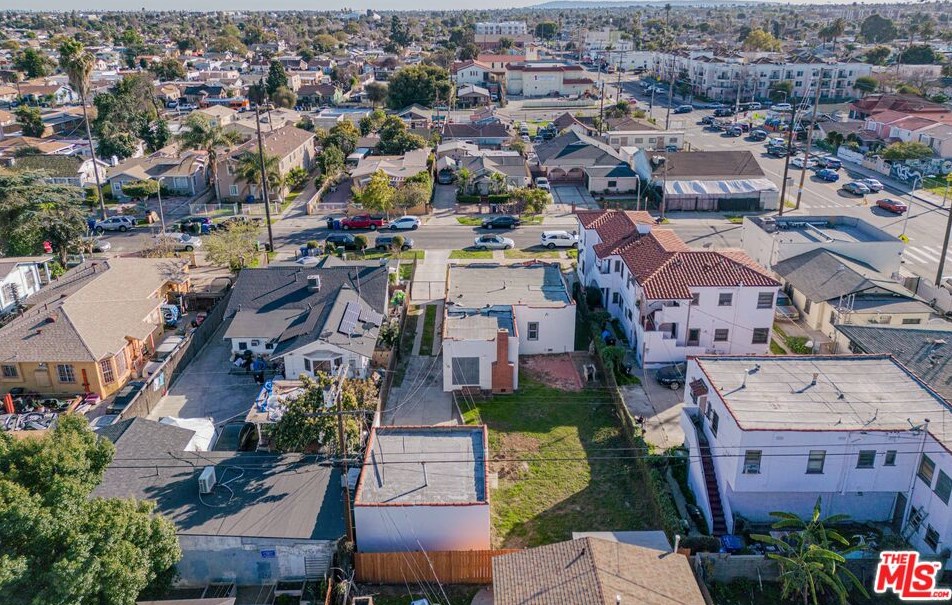 1347 62nd St, Los Angeles CA  90001-1229 exterior