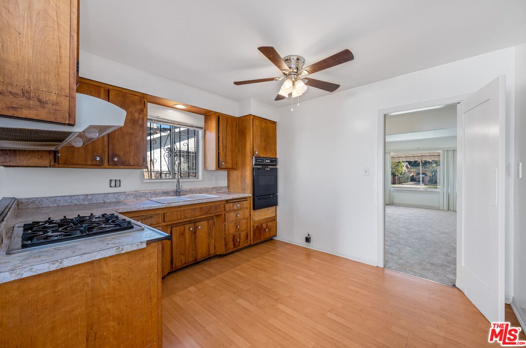 1347 62nd St, Los Angeles CA  90001-1229 exterior