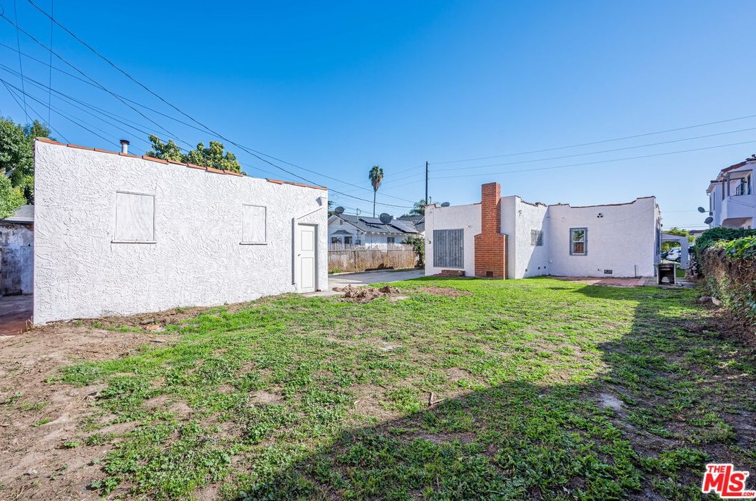 1347 62nd St, Los Angeles CA  90001-1229 exterior