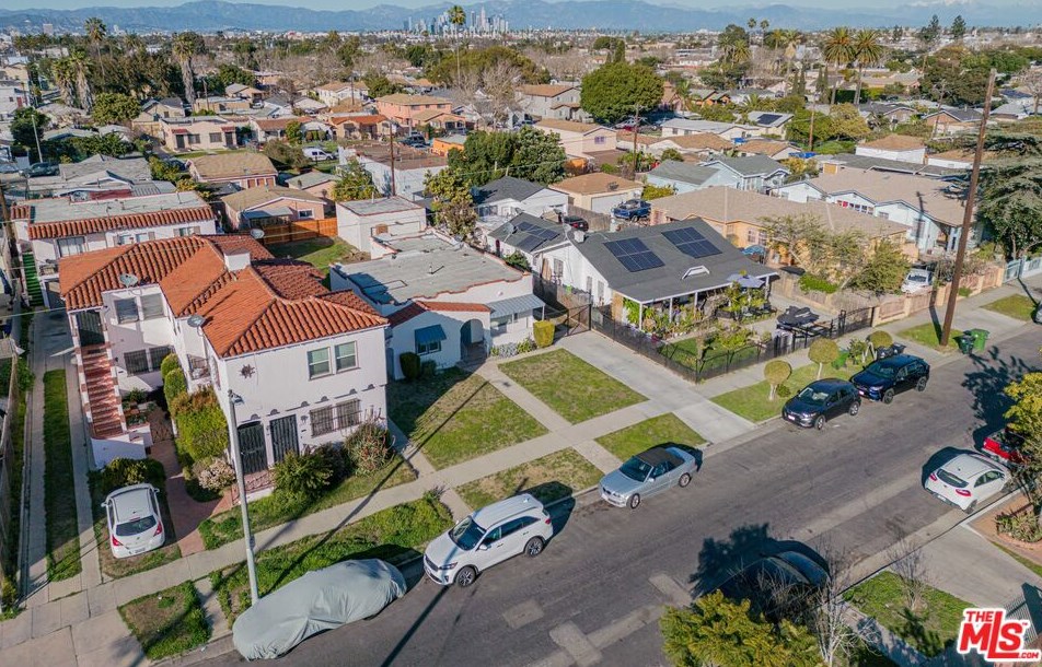1347 62nd St, Los Angeles CA  90001-1229 exterior