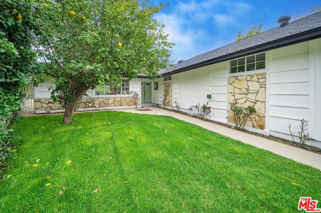 16318 Clymer St, San Fernando, CA 91344