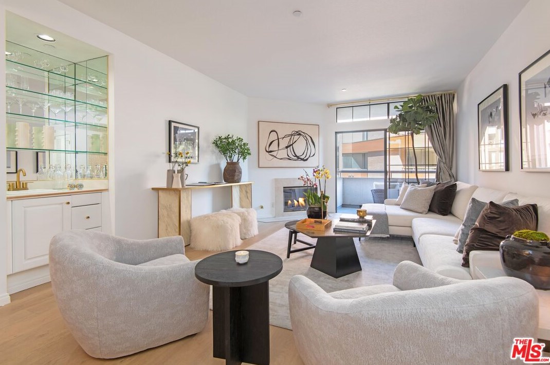 200 N Swall Dr #412, Beverly Hills, CA 90211