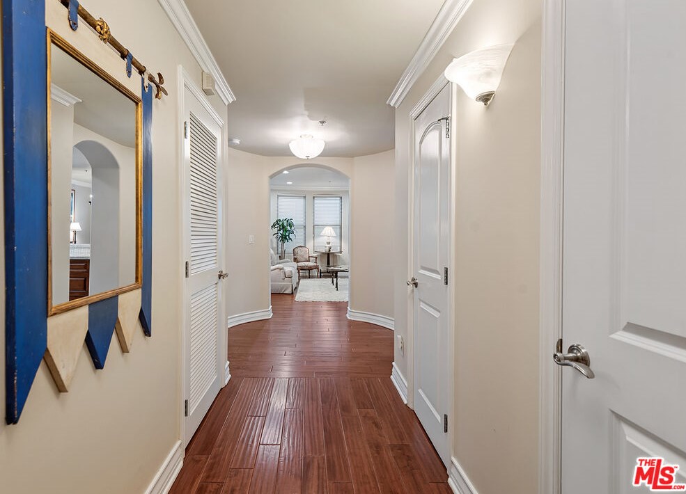 12045 Hoffman St #202, North Hollywood, CA 91604