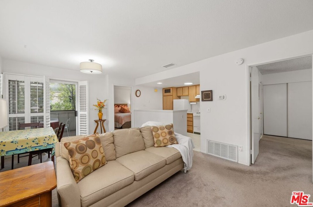 10233 De Soto Ave #a, Chatsworth, CA 91311