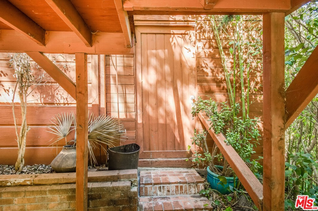 10495 Scenario Ln, Los Angeles CA  90077-2431 exterior