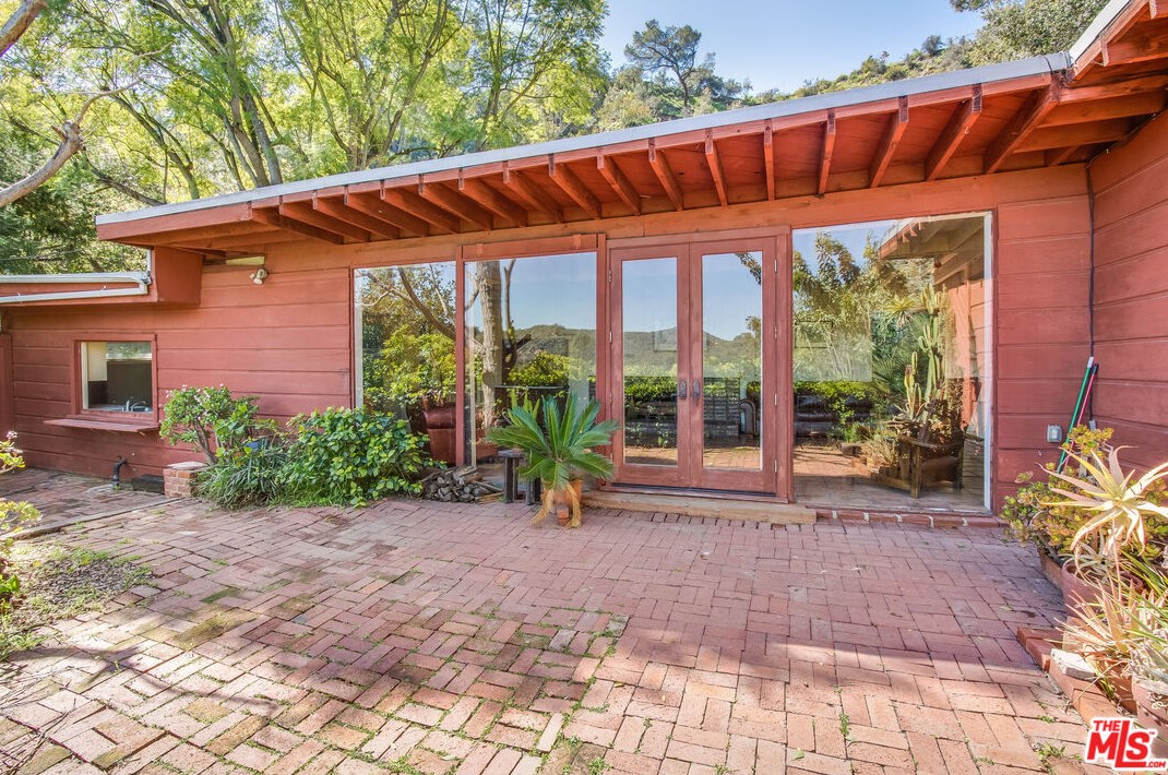 10495 Scenario Ln, Los Angeles CA  90077-2431 exterior