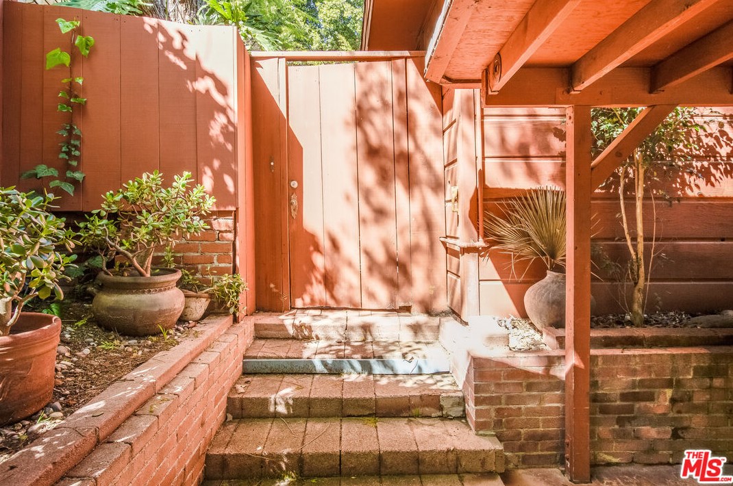 10495 Scenario Ln, Los Angeles, CA 90077-2431