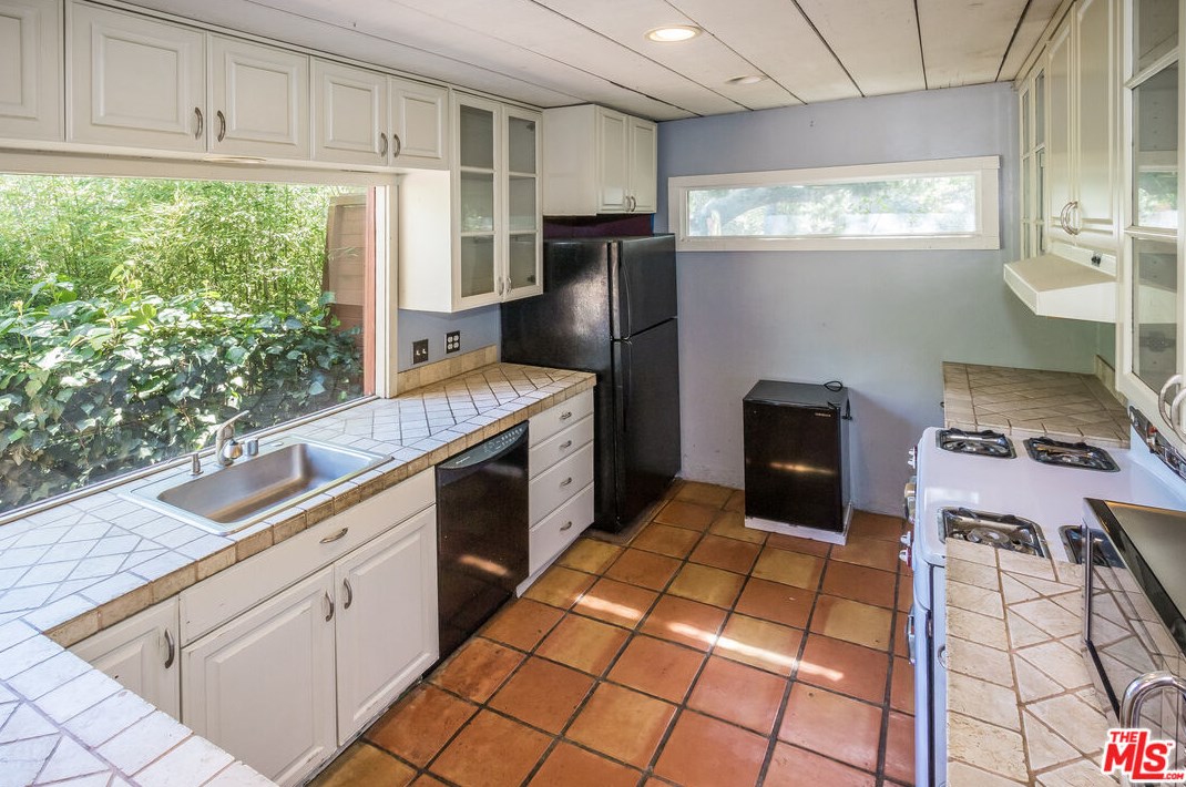 10495 Scenario Ln, Los Angeles CA  90077-2431 exterior
