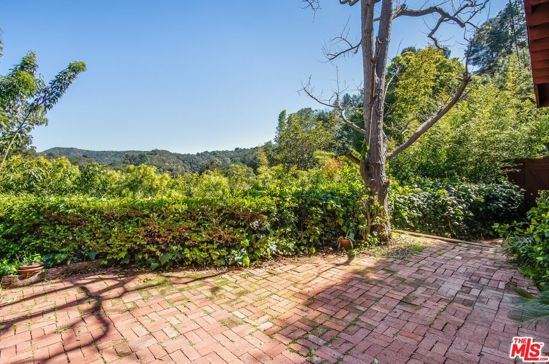 10495 Scenario Ln, Los Angeles CA  90077-2431 exterior
