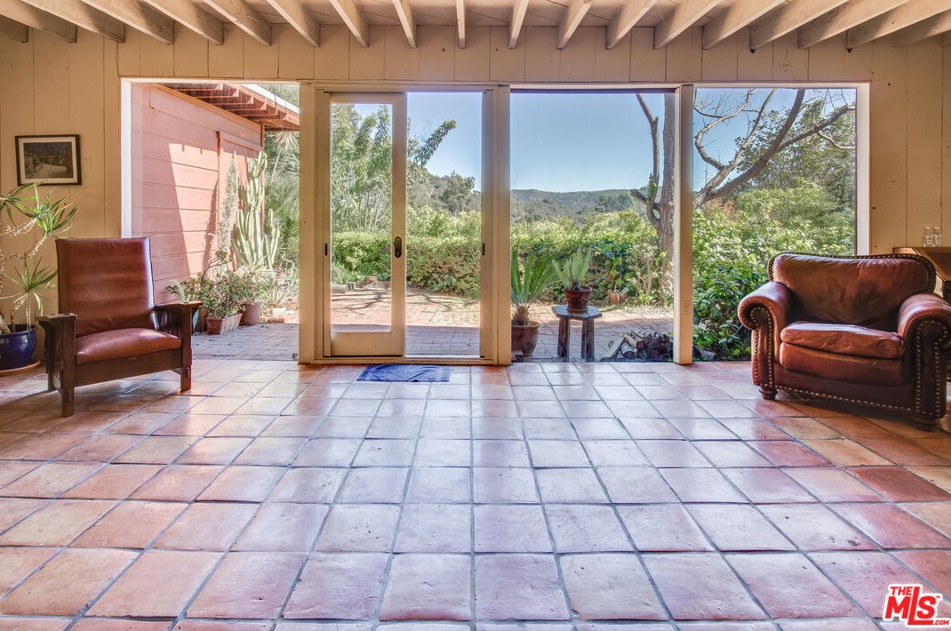 10495 Scenario Ln, Los Angeles CA  90077-2431 exterior