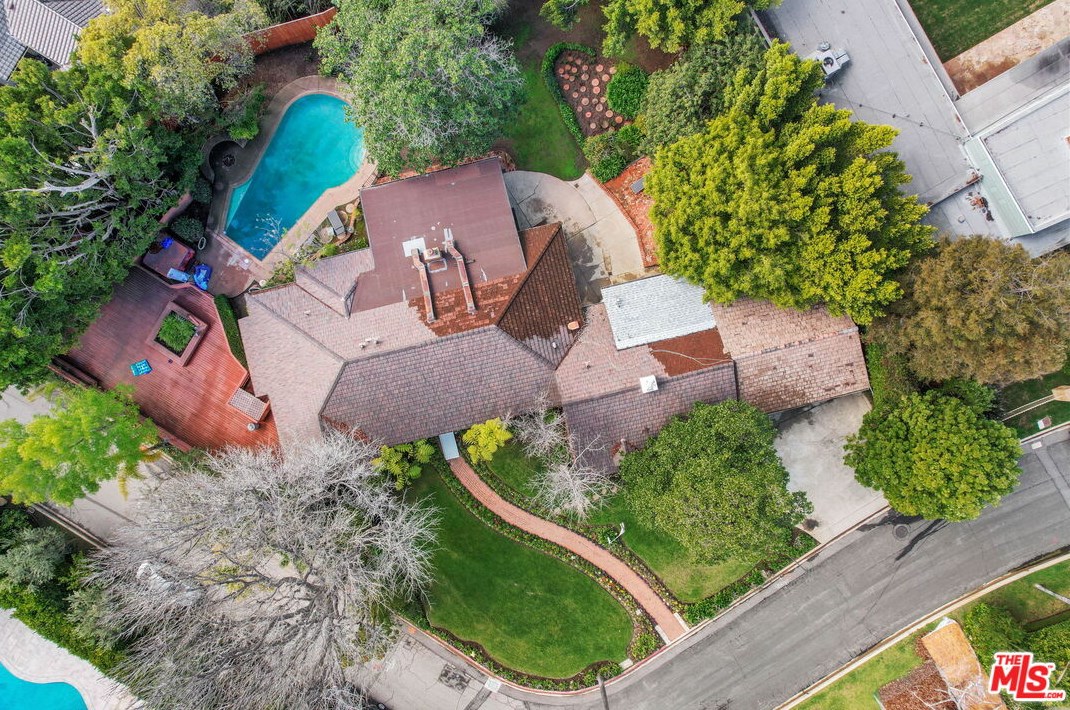 161 Woodburn Dr, Los Angeles, CA 90049-2037