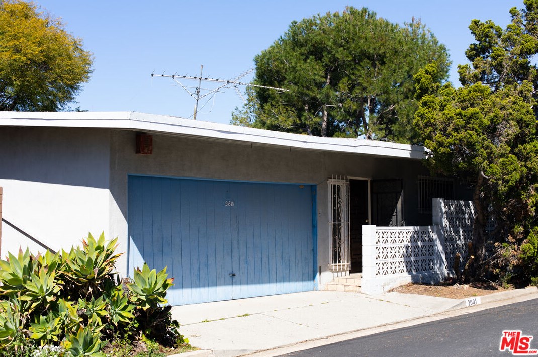 2601 Medlow Ave, Los Angeles, CA 90065-4616