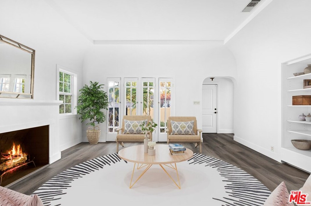 1416 Sycamore Ave, Los Angeles CA  90019-4153 exterior