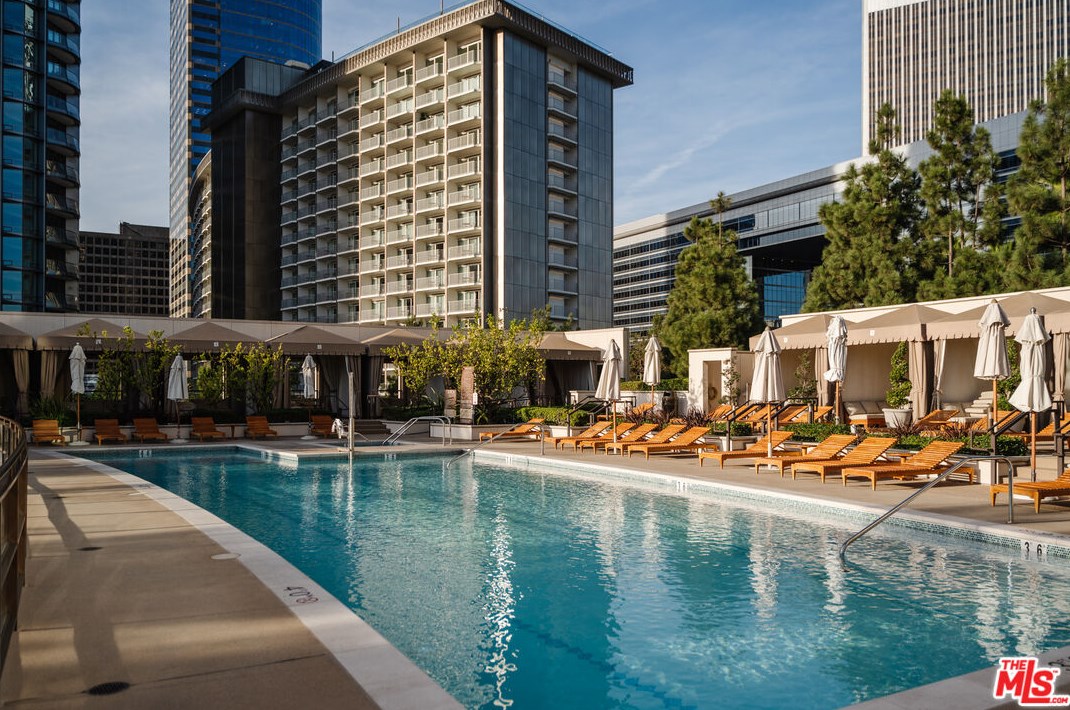 1 Century Dr, Los Angeles CA  90067-3401 exterior