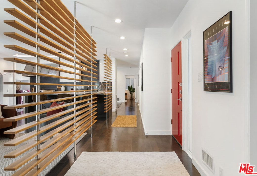 2844 Beachwood Dr, Los Angeles, CA 90068-1924