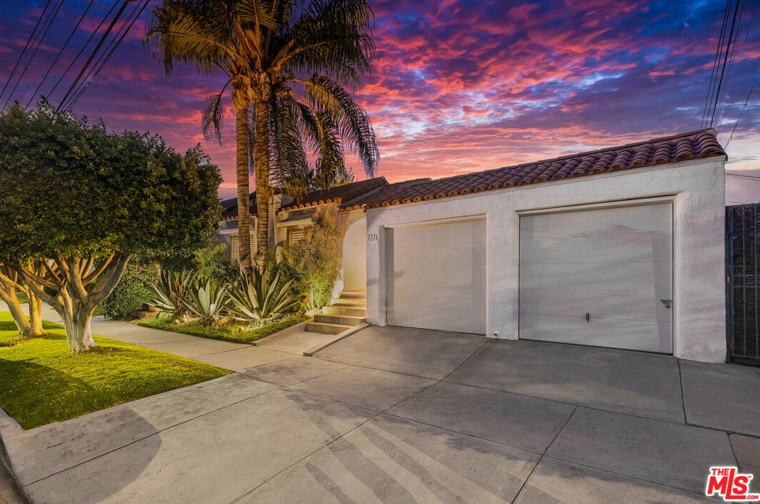 7271 Oakwood Ave, Los Angeles CA  90036-2510 exterior