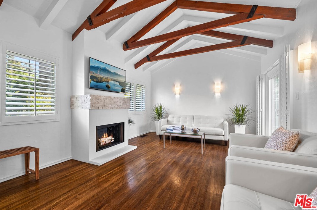 7271 Oakwood Ave, Los Angeles CA  90036-2510 exterior