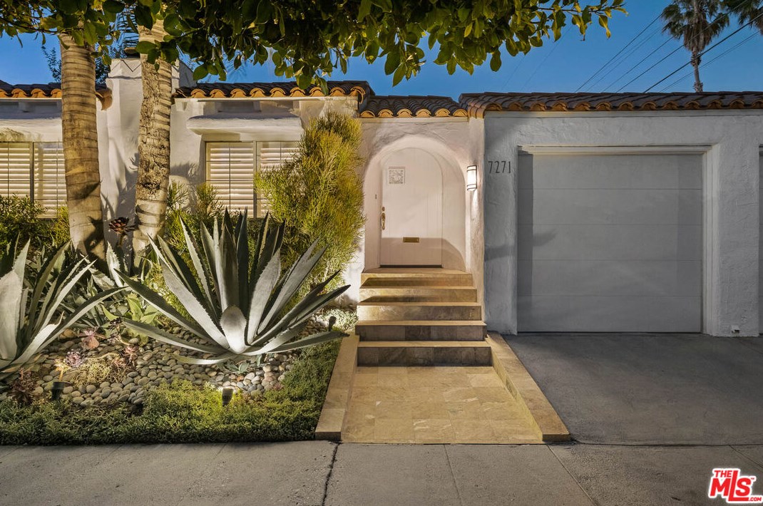 7271 Oakwood Ave, Los Angeles CA  90036-2510 exterior