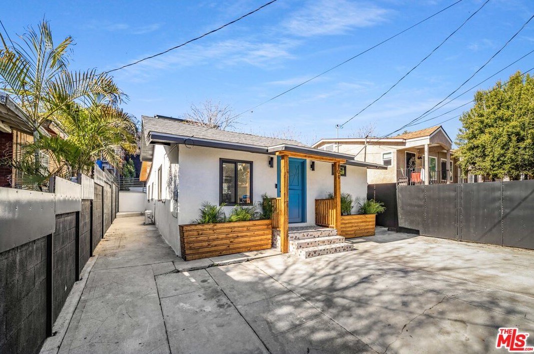 809 Gage Ave, Los Angeles CA  90001-1515 exterior