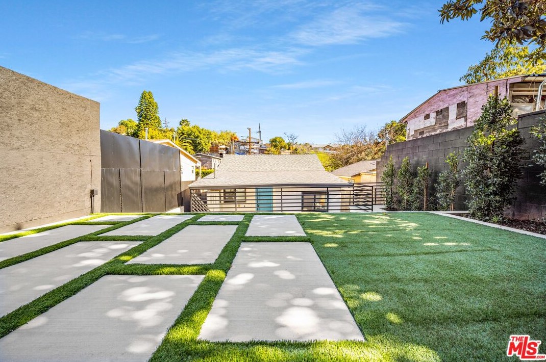 809 Gage Ave, Los Angeles CA  90001-1515 exterior