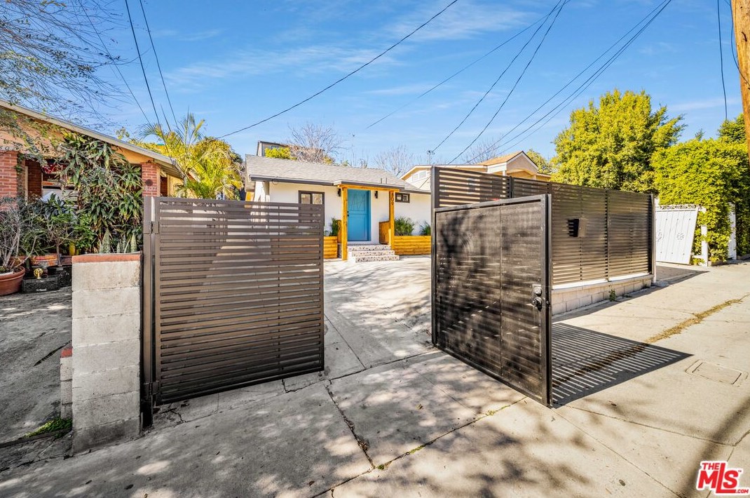 809 Gage Ave, Los Angeles CA  90001-1515 exterior