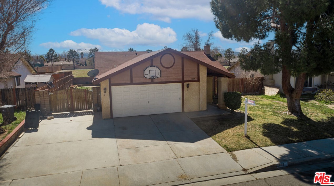 3832 Triton Dr, Palmdale, CA 93550-2538
