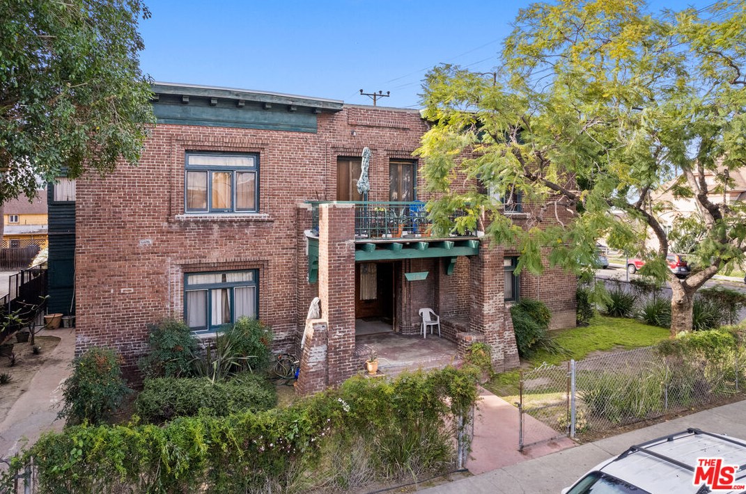 2101 Bonsallo Ave, Los Angeles, CA 90007-5404