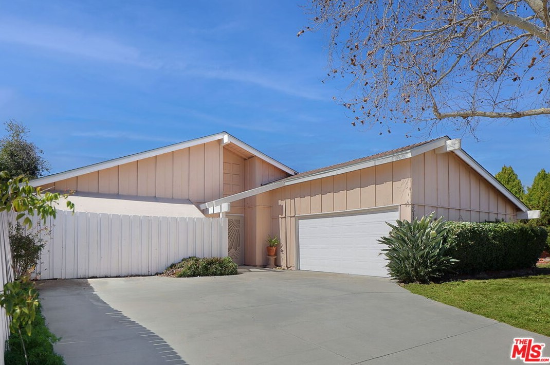 5511 Agoura Glen Dr, Calabasas, CA 91301