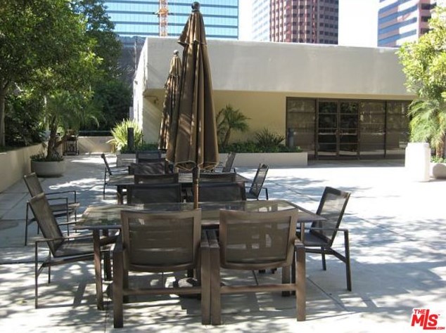 600 9th St, Los Angeles CA  90015-1820 exterior