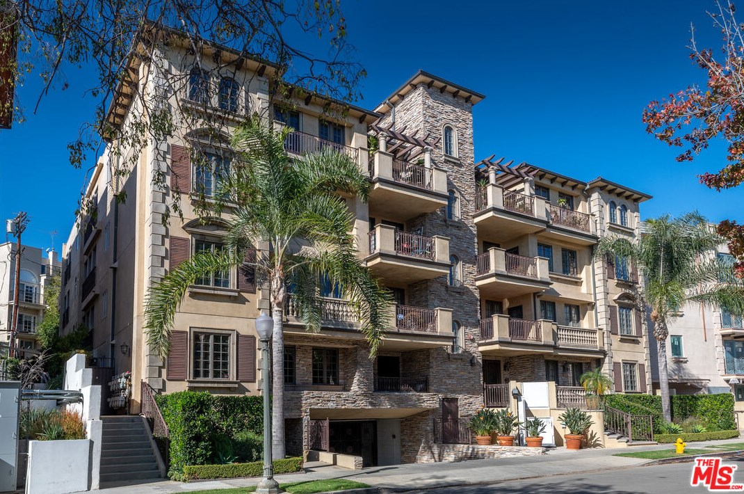1835 Pandora Ave, Los Angeles, CA 90025-5176