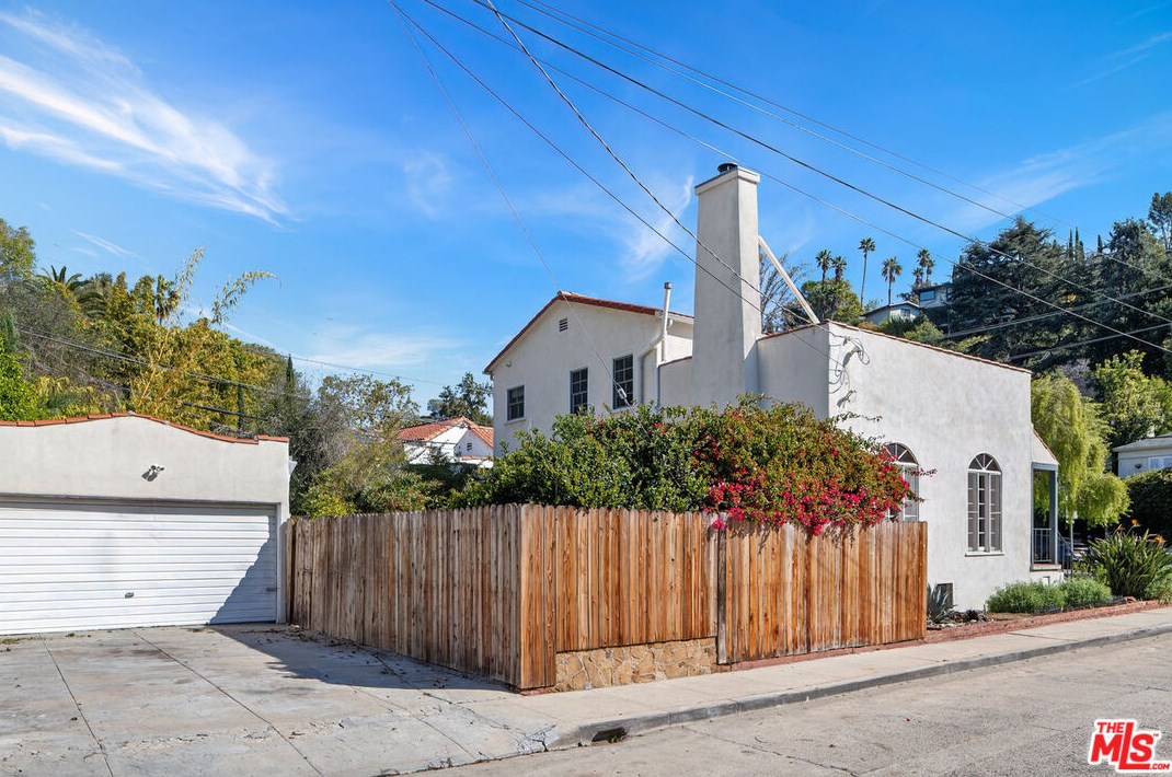 2277 Canyon Dr, Los Angeles CA  90068-2401 exterior