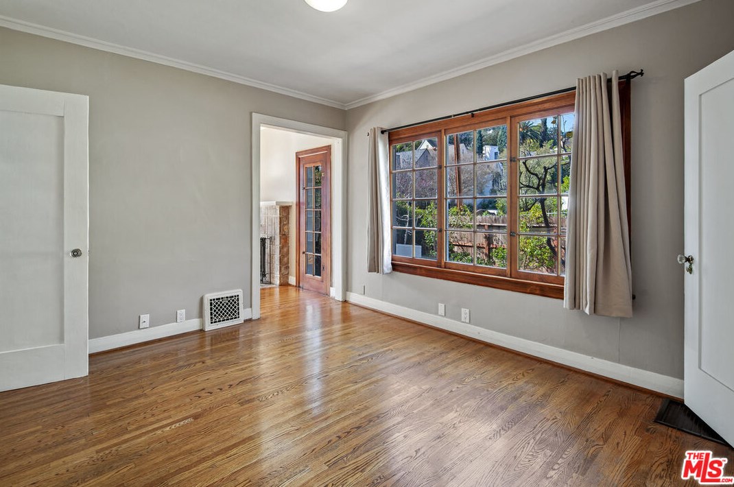 2277 Canyon Dr, Los Angeles CA  90068-2401 exterior
