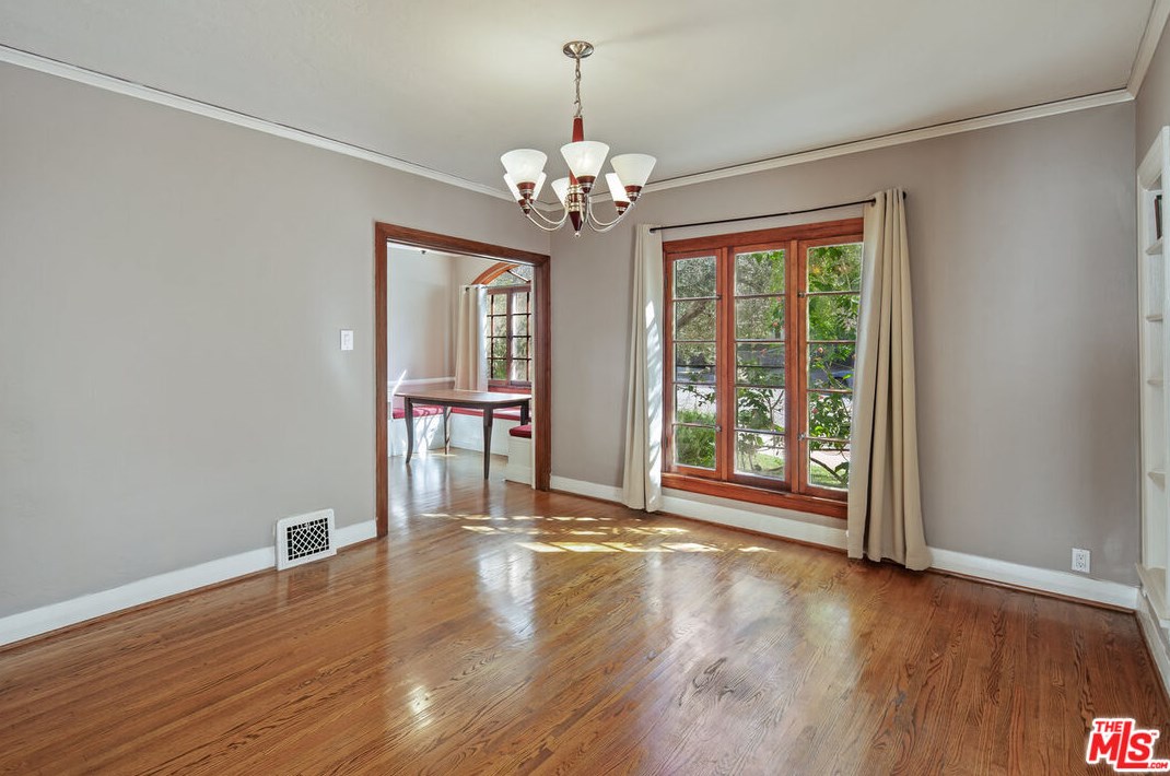 2277 Canyon Dr, Los Angeles CA  90068-2401 exterior