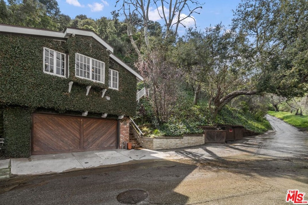 9934 Westwanda Dr, Beverly Hills, CA 90210-1427