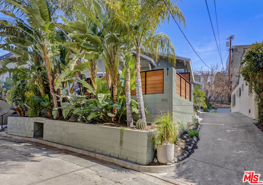 930 Venango Cir, Los Angeles, CA 90029-3022