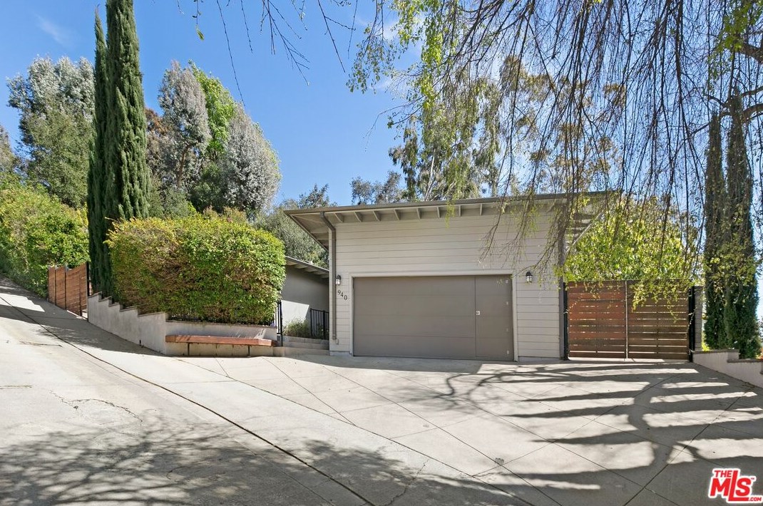 940 Bundy Dr, Los Angeles, CA 90049-1509
