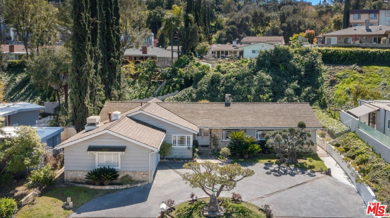 16050 Valley Wood Rd, Van Nuys, CA 91403