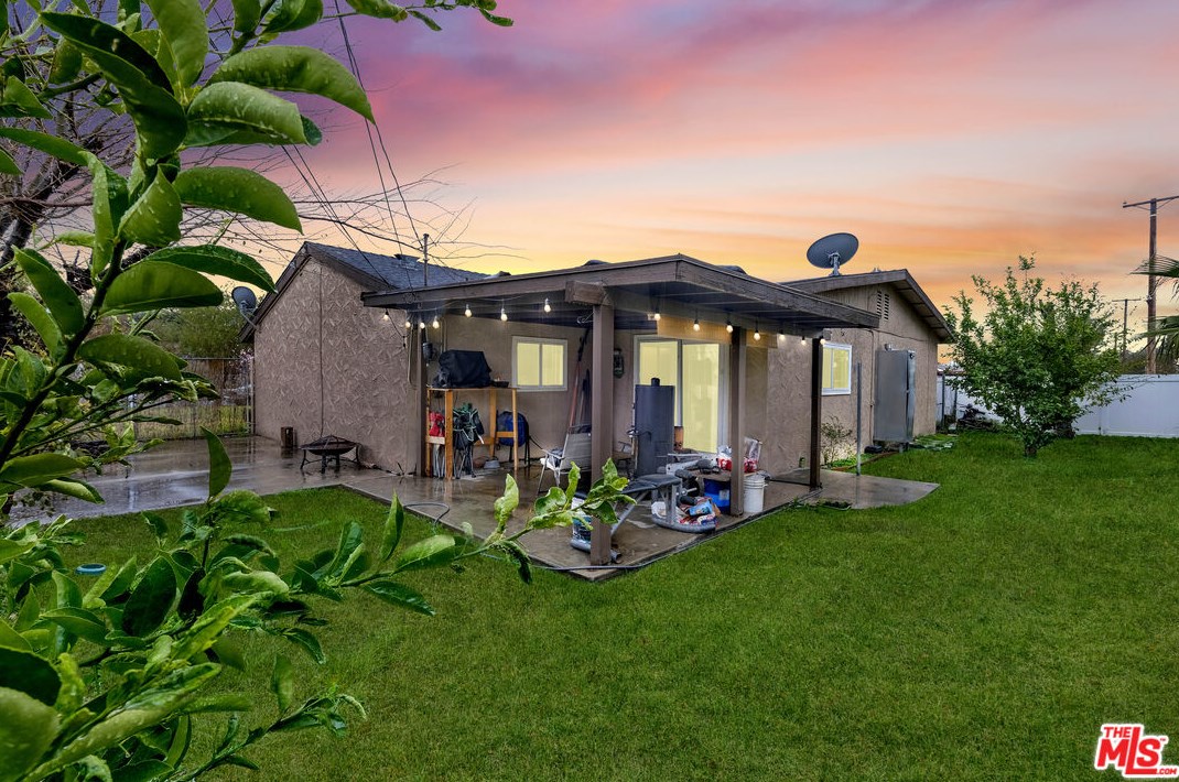 9868 Almeria Ave, Fontana, CA 92335