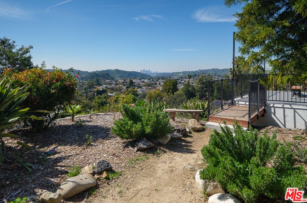 848 Cooper Ave, Los Angeles, CA 90042-1516