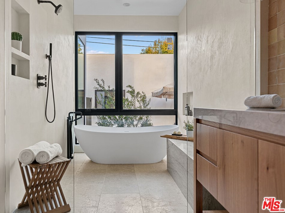 736 Martel Ave, Los Angeles CA  90046-7507 exterior