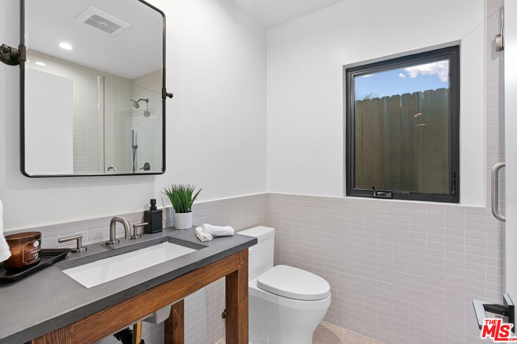 736 Martel Ave, Los Angeles CA  90046-7507 exterior