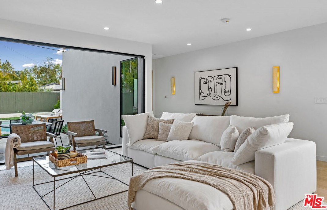 736 Martel Ave, Los Angeles CA  90046-7507 exterior