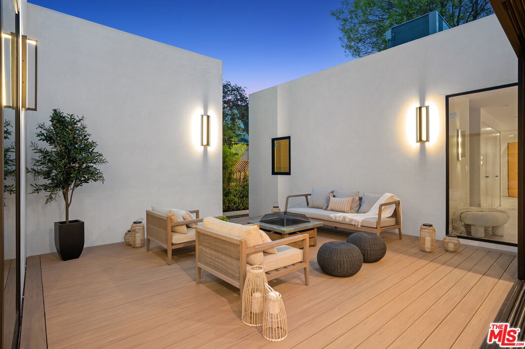 736 Martel Ave, Los Angeles CA  90046-7507 exterior