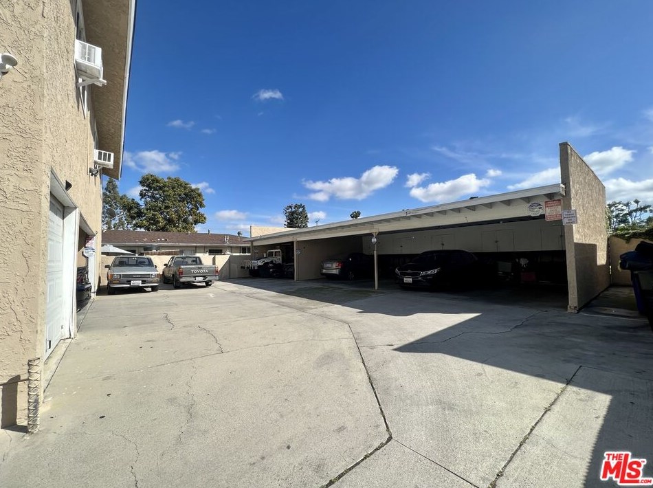 9116 Hall Rd, Downey, CA 90241