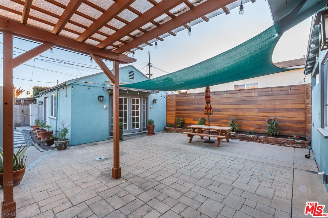 12958 Short Ave, Los Angeles CA  90066-6423 exterior