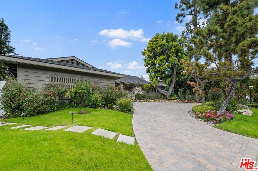 1401 Allenford Ave, Los Angeles, CA 90049